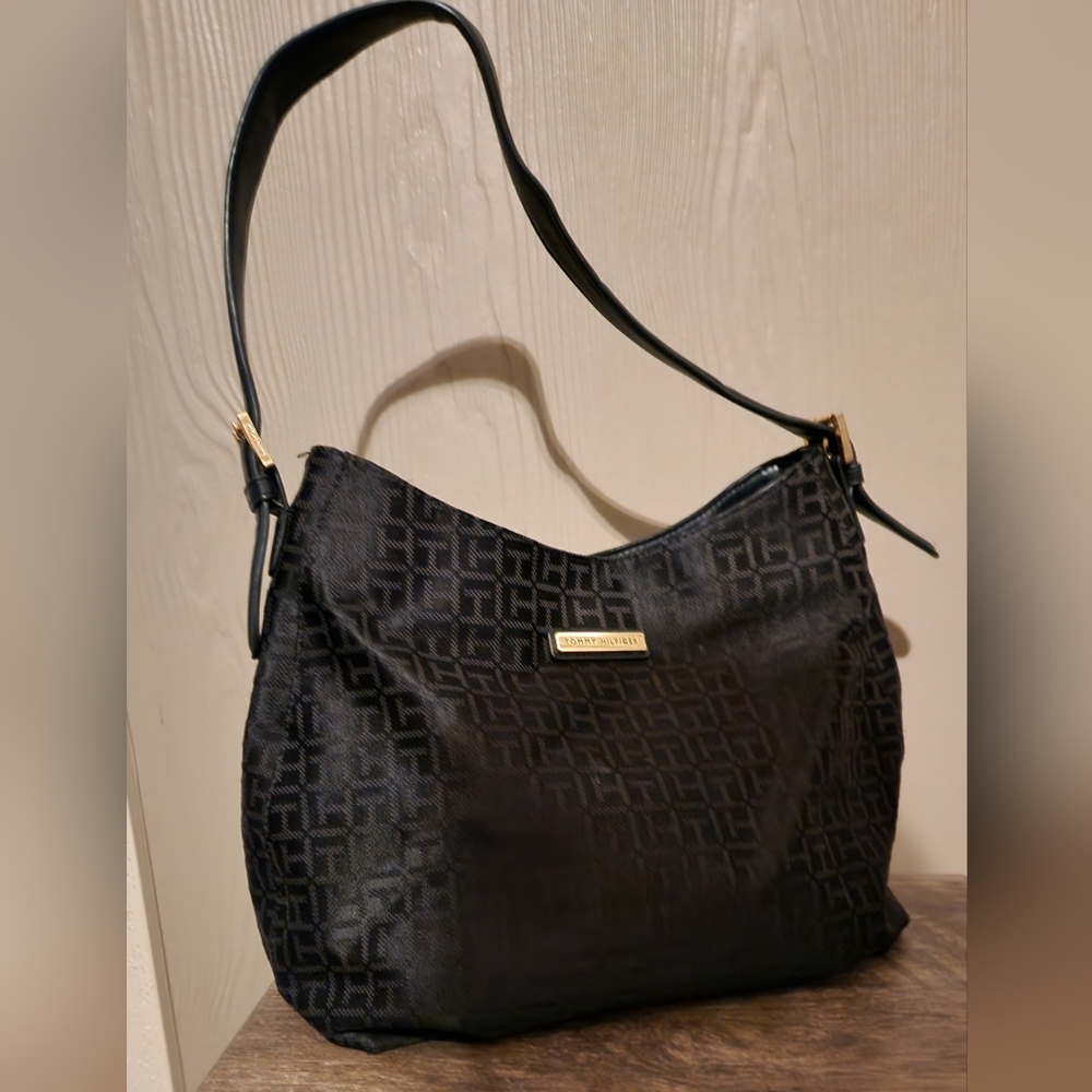 Tommy Hilfiger Signature Hobo
